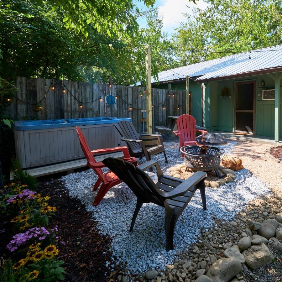 Steps From Downtown Pigeon Forge Parkway + Private Hottub And Firepit - Wifi - Firefly Bungalows Eksteriør billede
