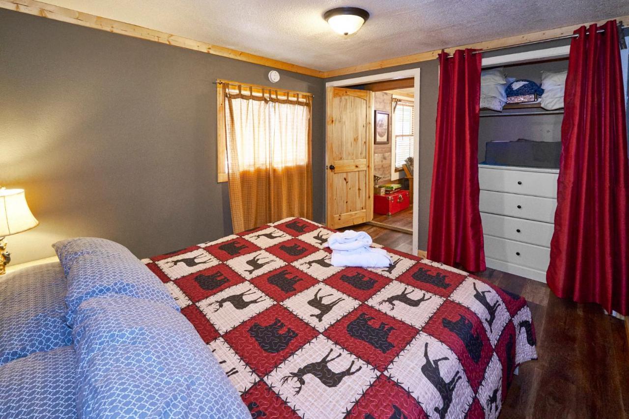 Steps From Downtown Pigeon Forge Parkway + Private Hottub And Firepit - Wifi - Firefly Bungalows Eksteriør billede
