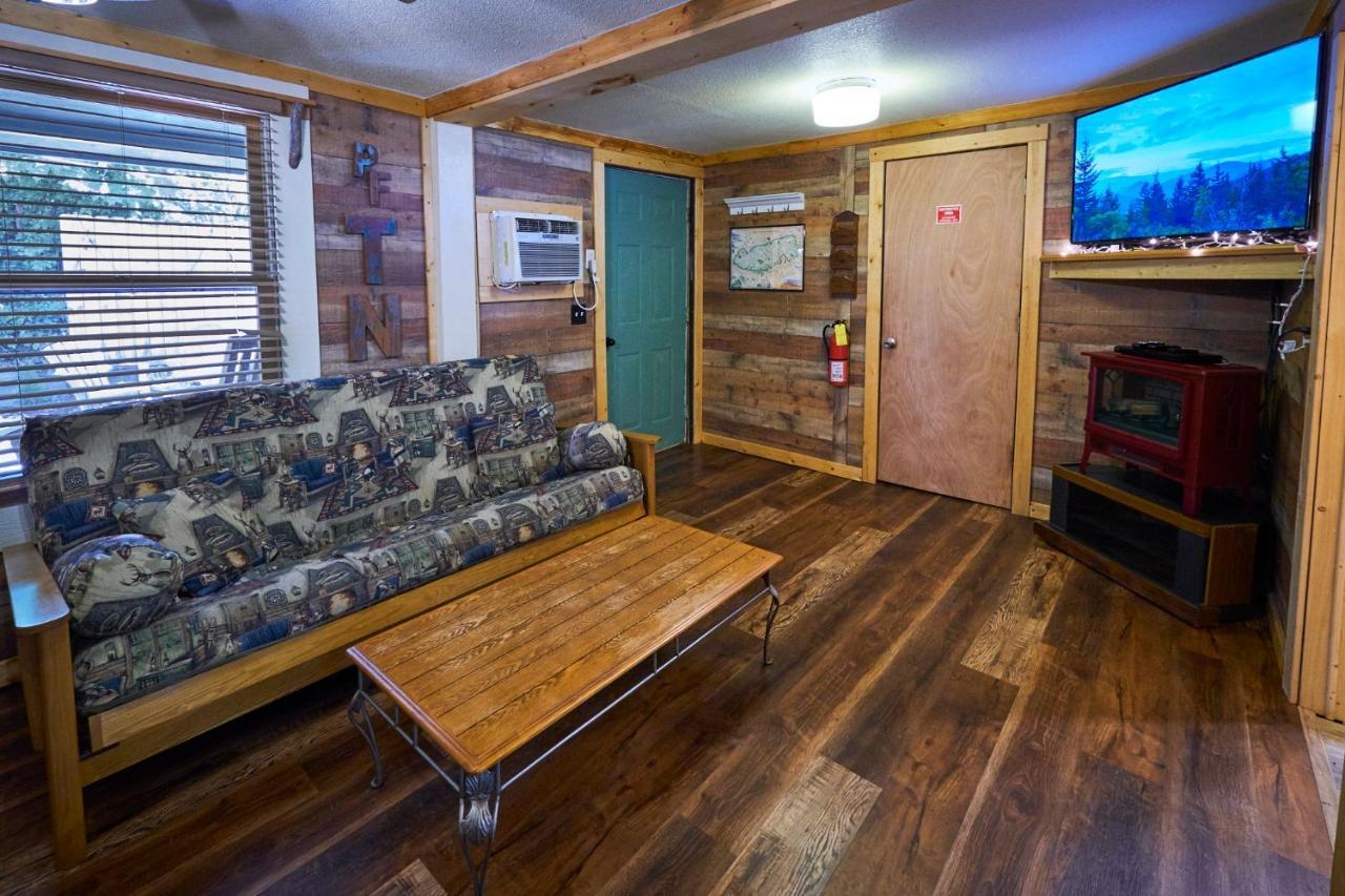 Steps From Downtown Pigeon Forge Parkway + Private Hottub And Firepit - Wifi - Firefly Bungalows Eksteriør billede