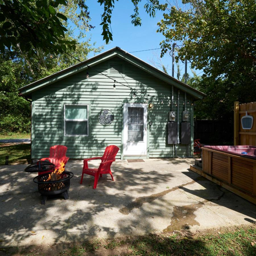 Steps From Downtown Pigeon Forge Parkway + Private Hottub And Firepit - Wifi - Firefly Bungalows Eksteriør billede