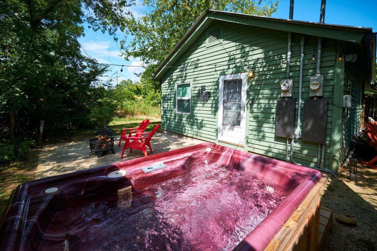 Steps From Downtown Pigeon Forge Parkway + Private Hottub And Firepit - Wifi - Firefly Bungalows Eksteriør billede