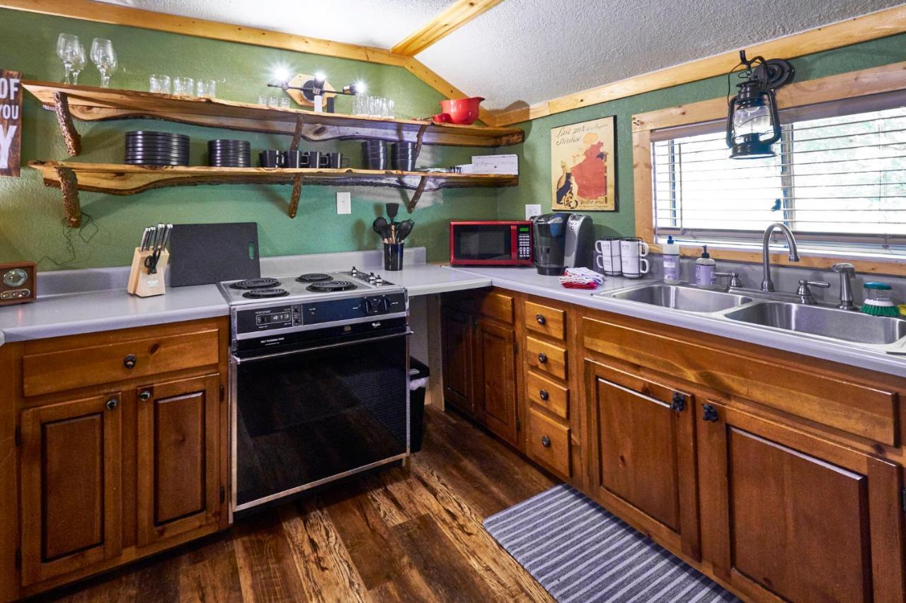 Steps From Downtown Pigeon Forge Parkway + Private Hottub And Firepit - Wifi - Firefly Bungalows Eksteriør billede