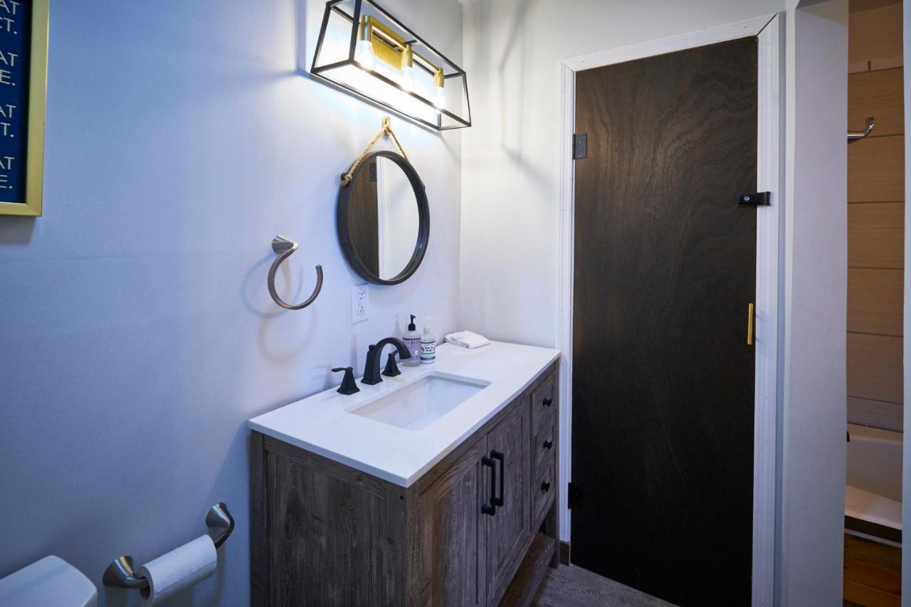 Steps From Downtown Pigeon Forge Parkway + Private Hottub And Firepit - Wifi - Firefly Bungalows Eksteriør billede
