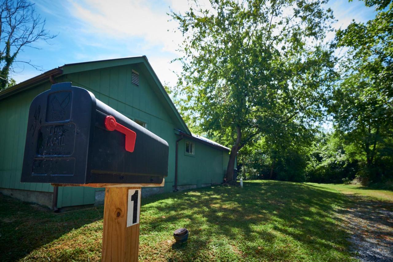 Steps From Downtown Pigeon Forge Parkway + Private Hottub And Firepit - Wifi - Firefly Bungalows Eksteriør billede