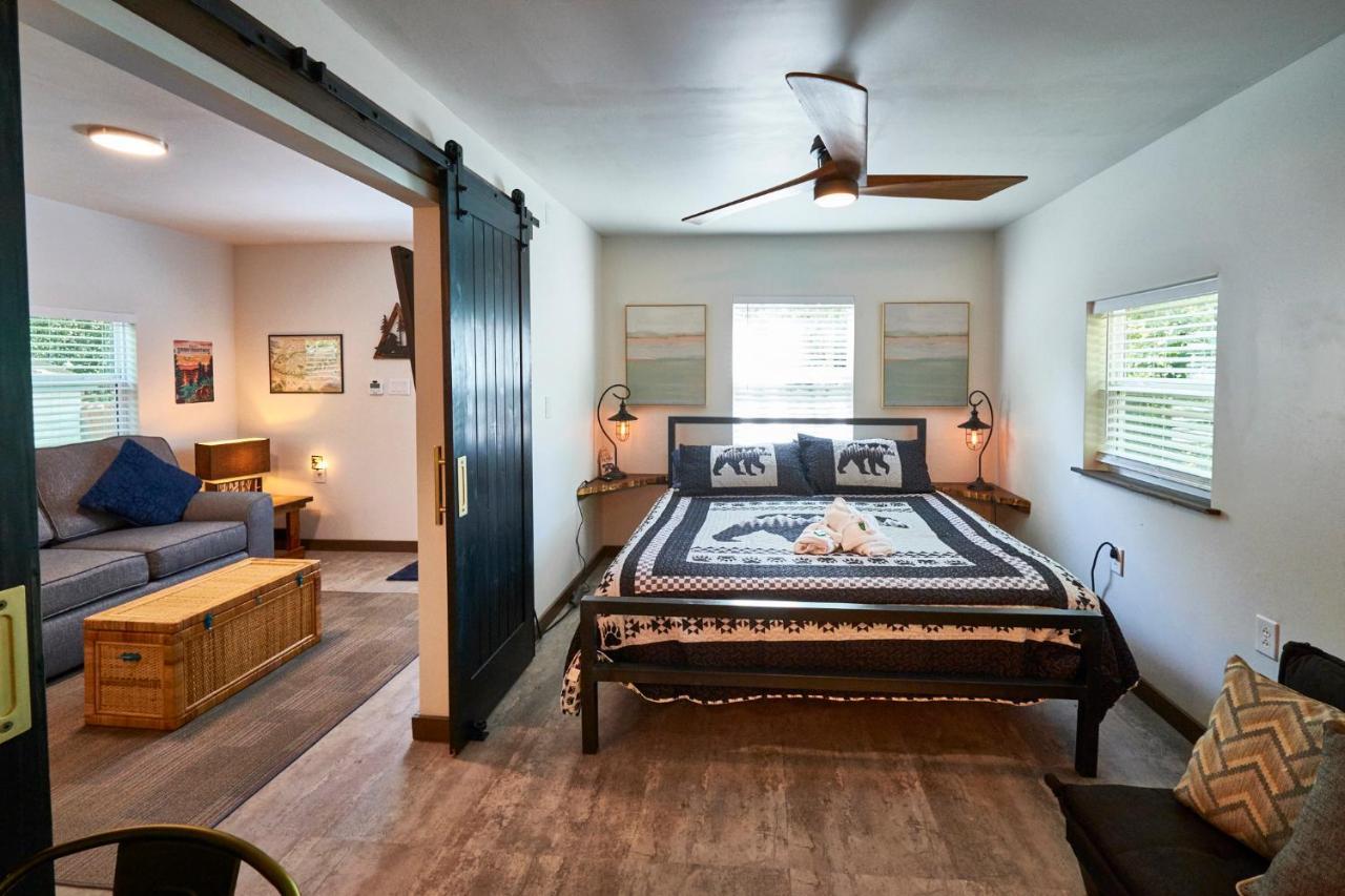 Steps From Downtown Pigeon Forge Parkway + Private Hottub And Firepit - Wifi - Firefly Bungalows Eksteriør billede