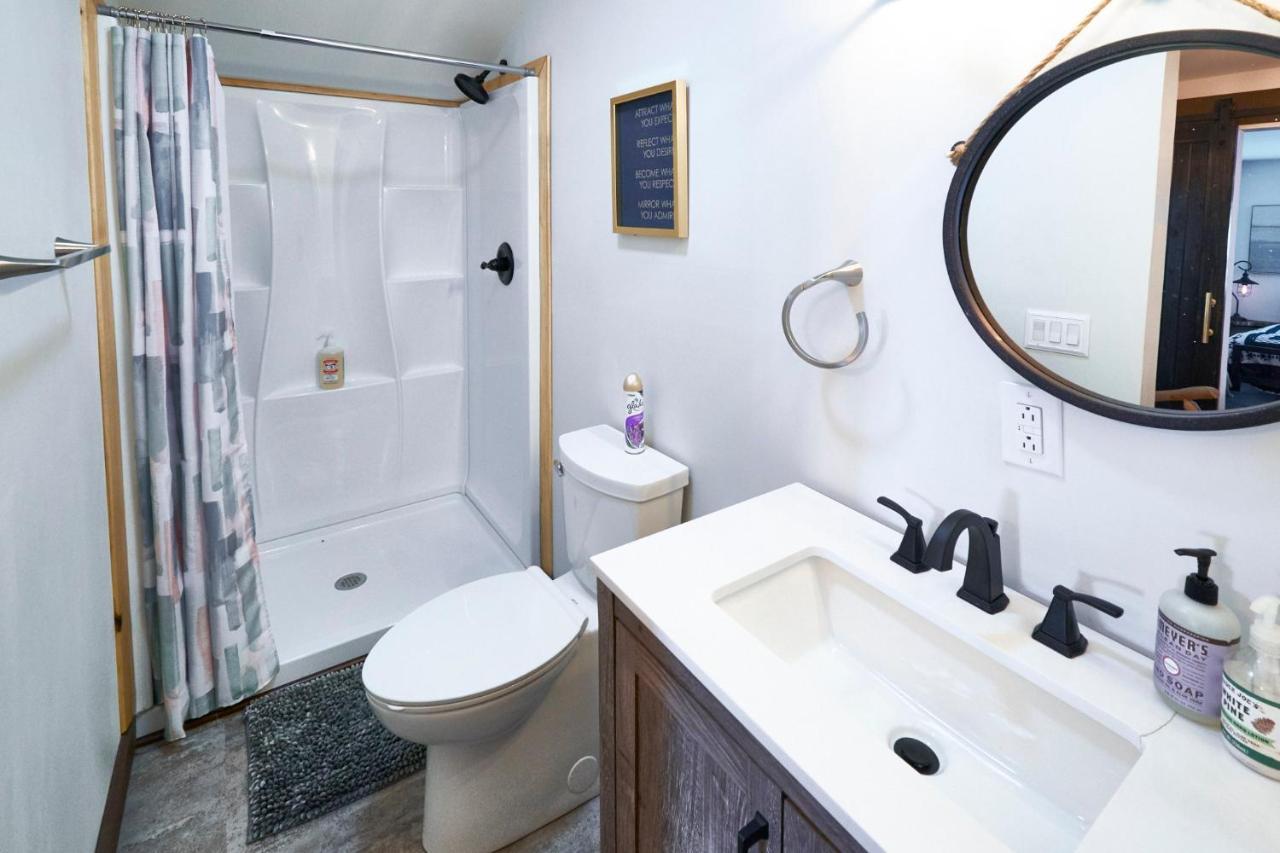 Steps From Downtown Pigeon Forge Parkway + Private Hottub And Firepit - Wifi - Firefly Bungalows Eksteriør billede
