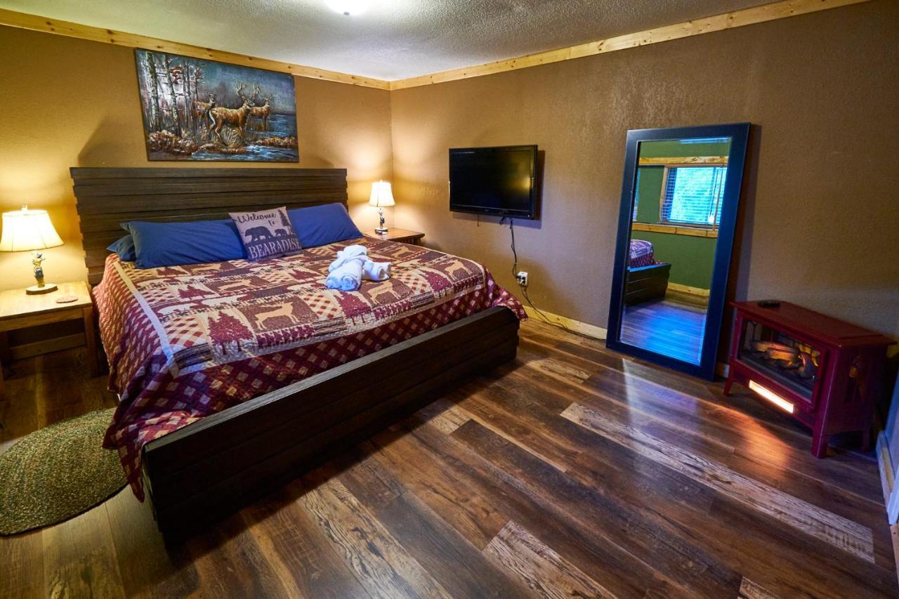 Steps From Downtown Pigeon Forge Parkway + Private Hottub And Firepit - Wifi - Firefly Bungalows Eksteriør billede