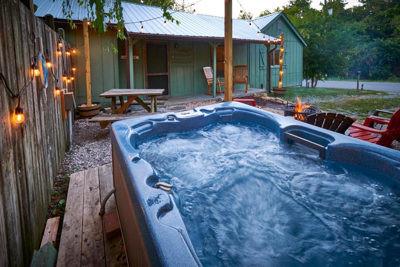 Steps From Downtown Pigeon Forge Parkway + Private Hottub And Firepit - Wifi - Firefly Bungalows Eksteriør billede