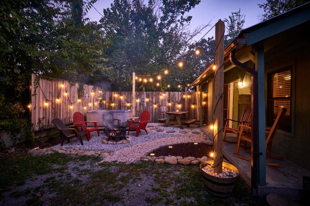 Steps From Downtown Pigeon Forge Parkway + Private Hottub And Firepit - Wifi - Firefly Bungalows Eksteriør billede
