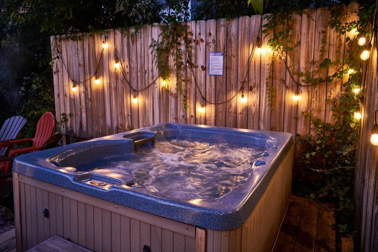 Steps From Downtown Pigeon Forge Parkway + Private Hottub And Firepit - Wifi - Firefly Bungalows Eksteriør billede